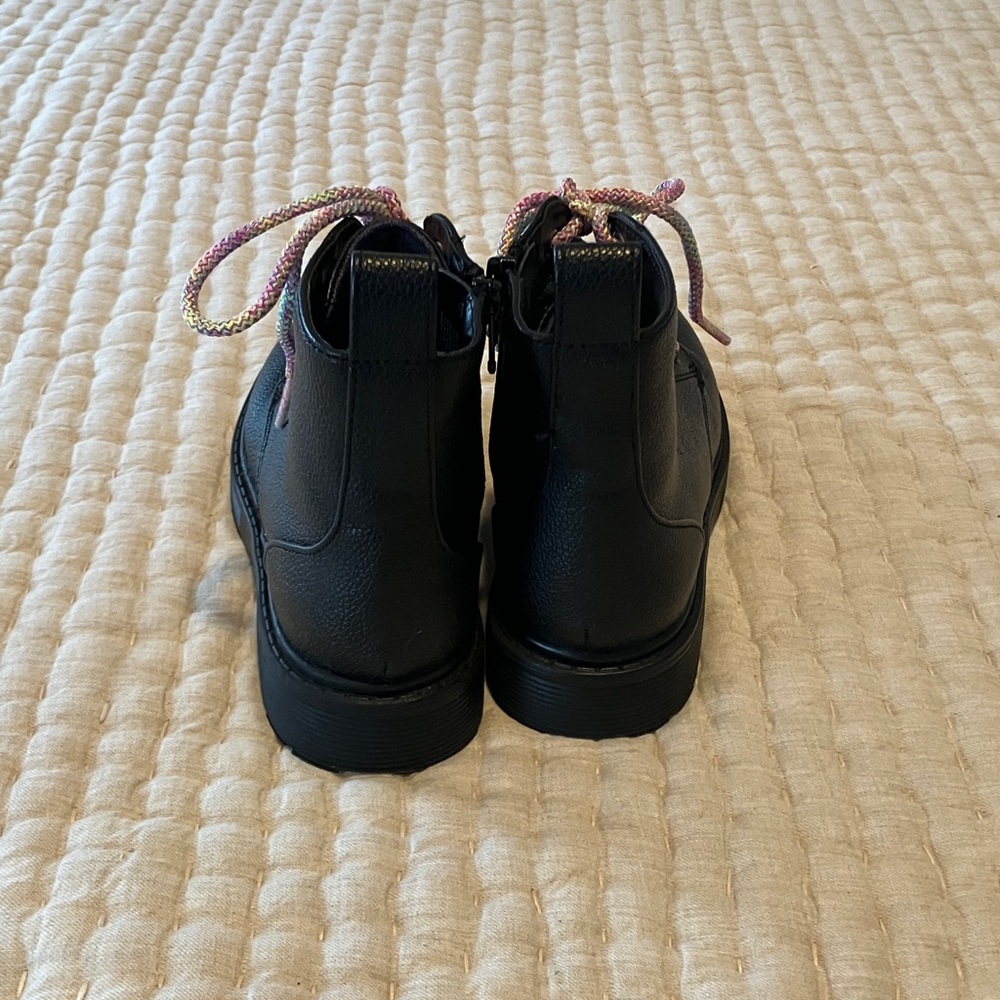 Art Class Boots - Picture 2 of 6